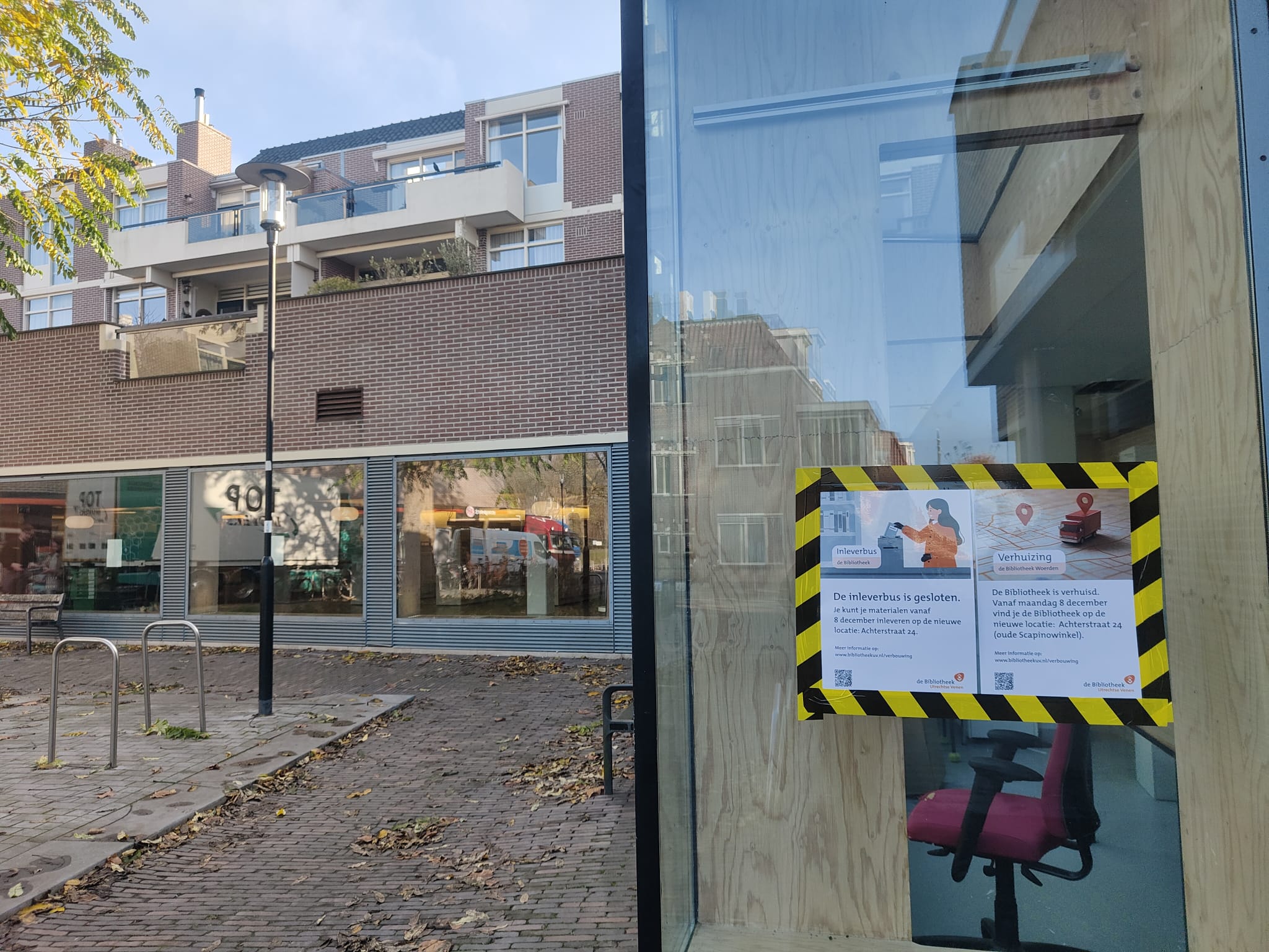 Duizenden boeken sjouwen: de bibliotheek verhuist