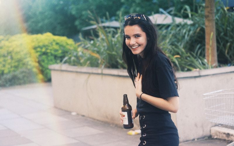 MAG DAT: alcohol op straat drinken – dit zijn de regels