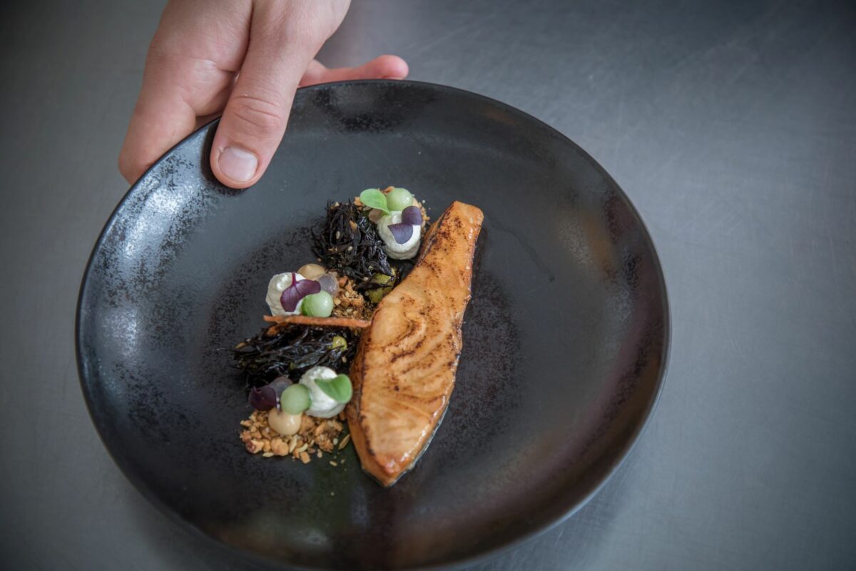 Feest! Sander van Smaak & Vermaak en zijn team vieren hun vierjarig