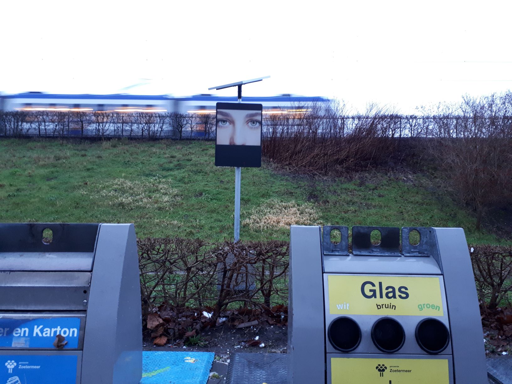 Bord met gezicht