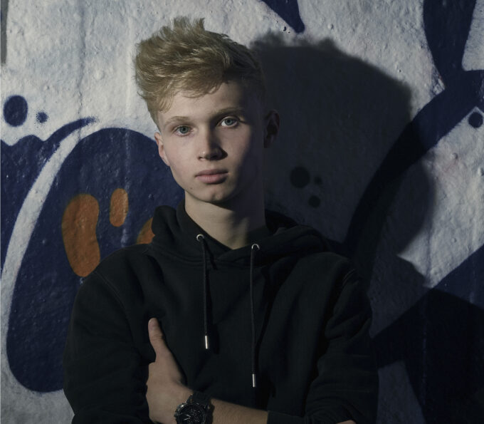 Collin (17) tekende een platencontract als dj: ‘Het geeft een kick als ...