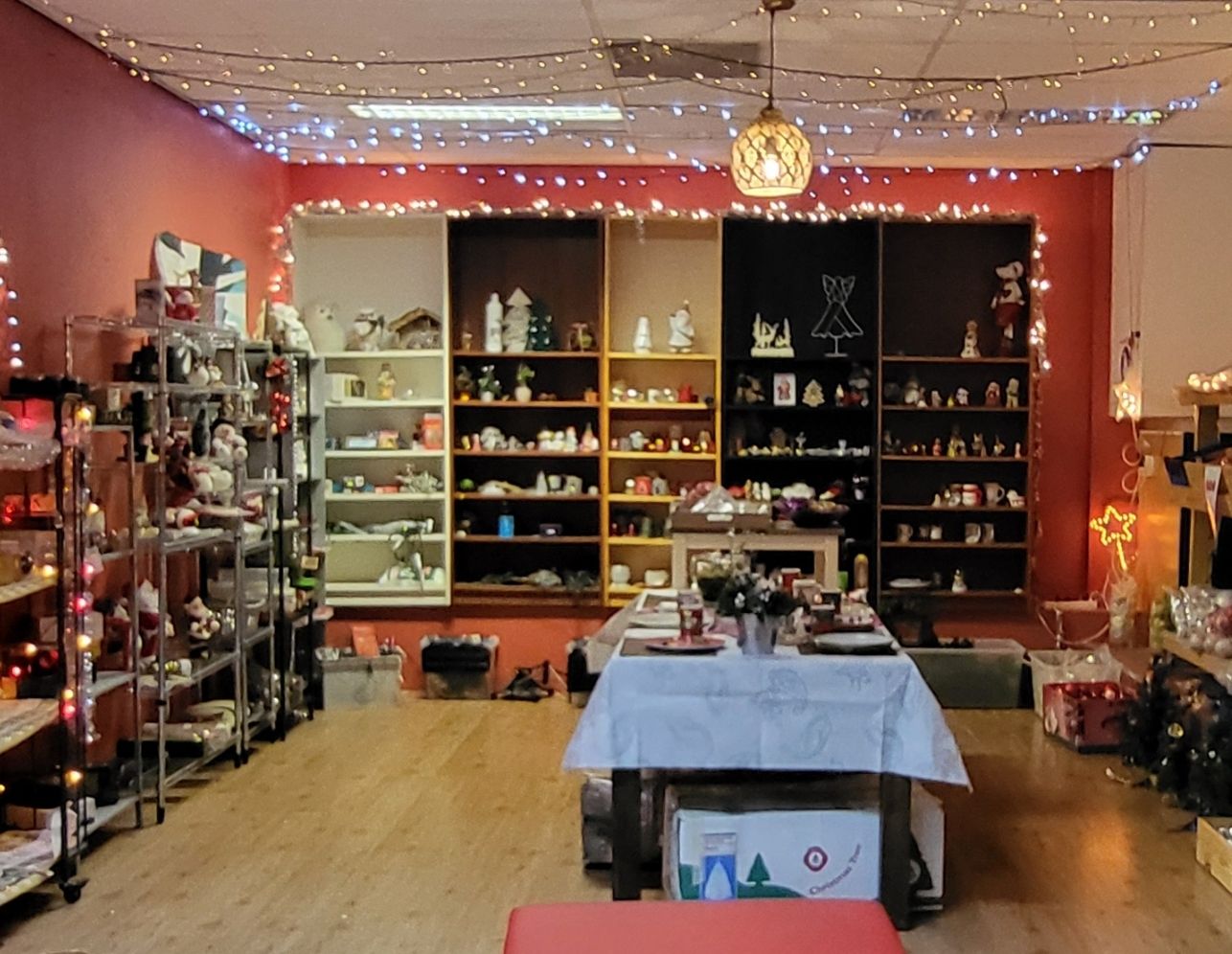 Budgetproof en duurzaam kerstshoppen: 5 kringloopwinkels met een kerstmarkt