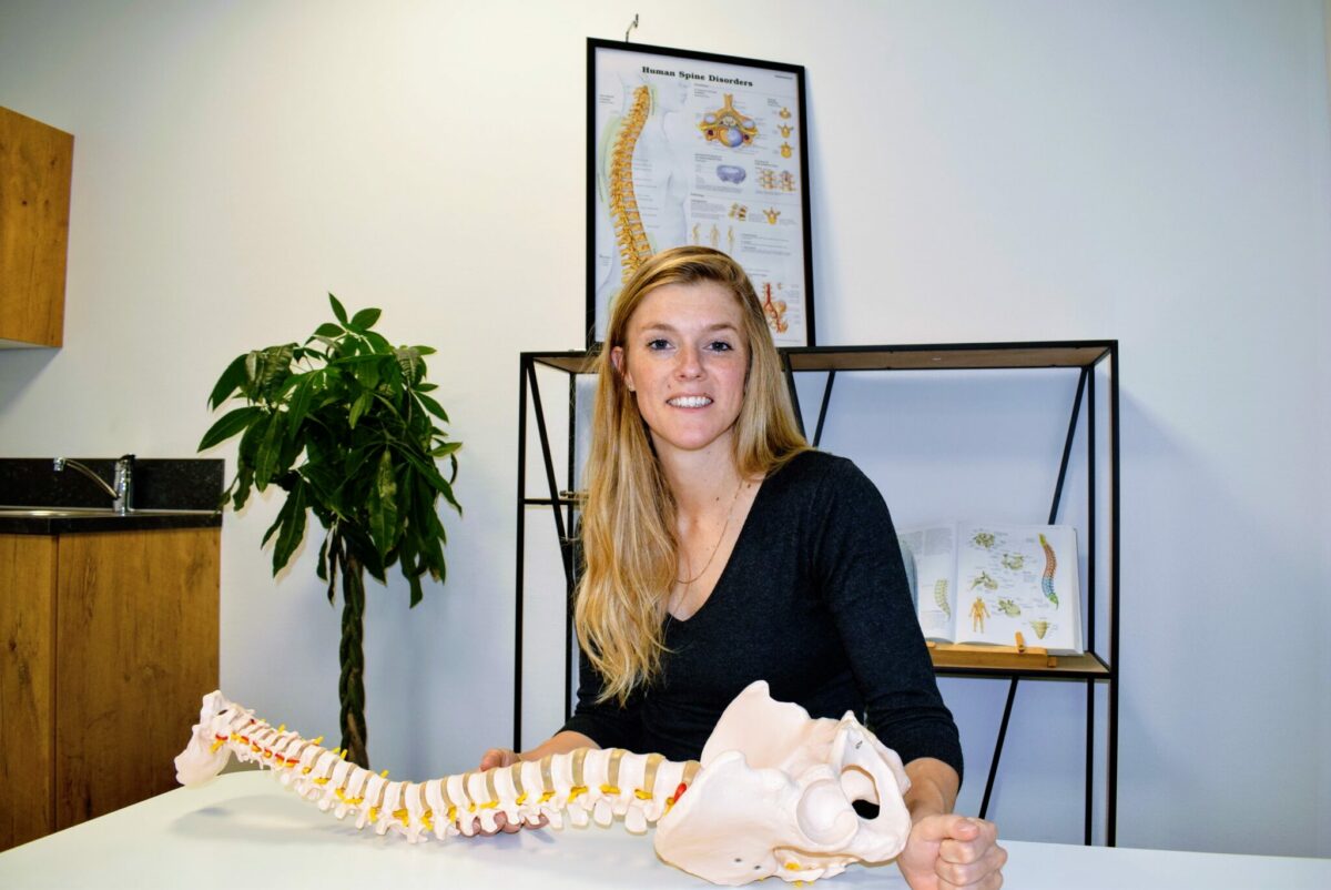 Chiropractor Gertine (30) opent praktijk in Zwolle 'Even een rug