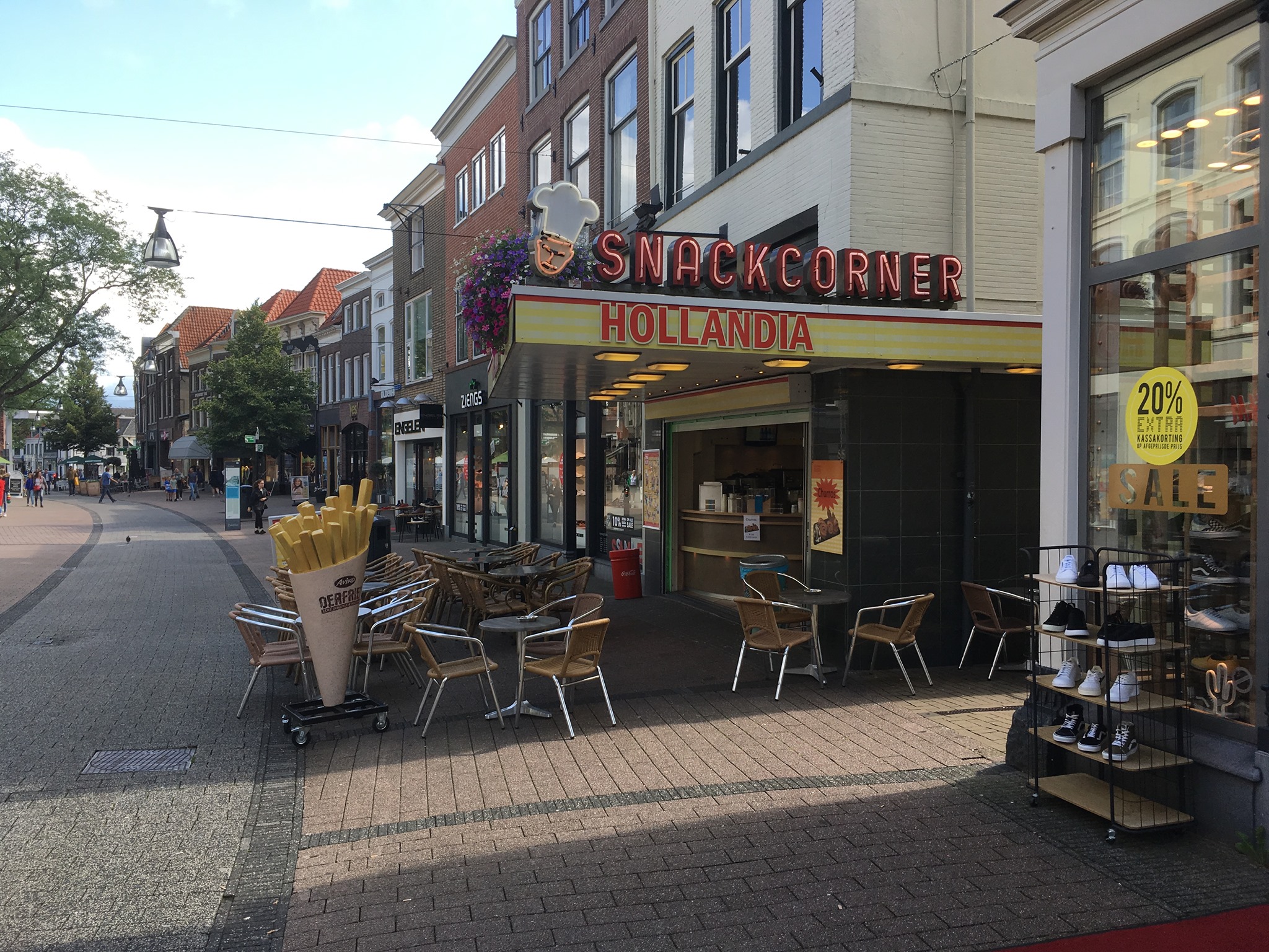 Stemmen maar! Welke van deze vijf cafetaria's is volgens jullie de