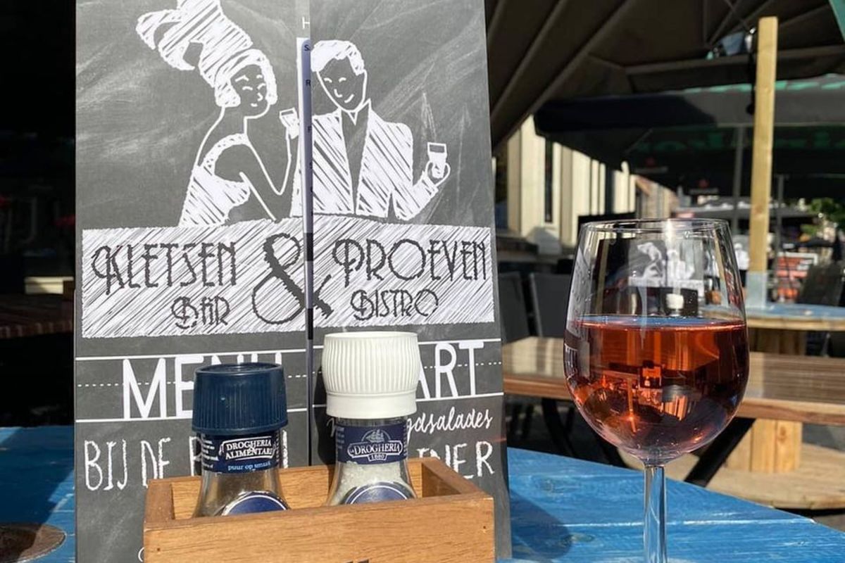 Kletsen en proeven bistro