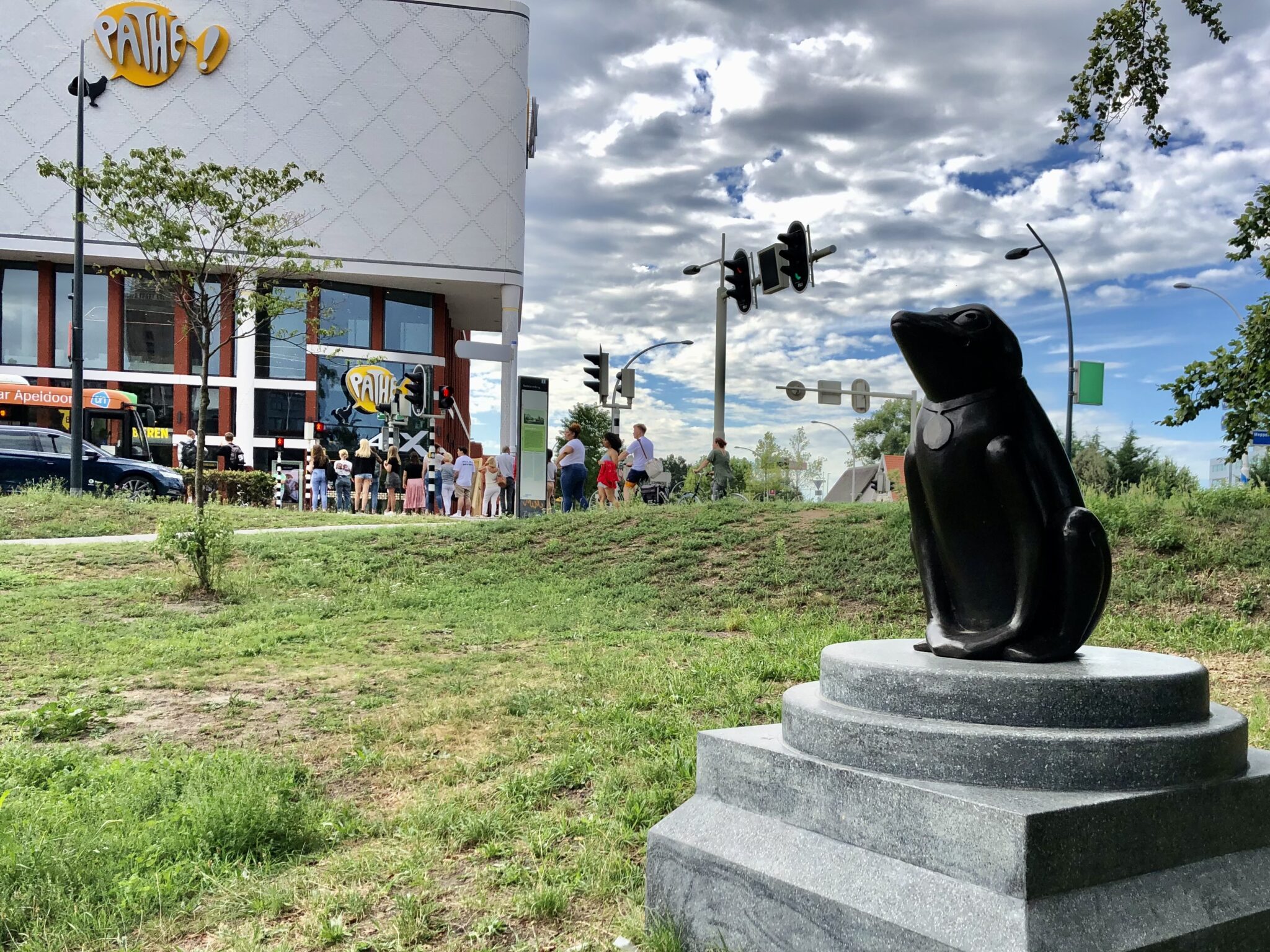 Mysteries hier kom je uit als je vanaf Zwolle een tunnel graaft naar
