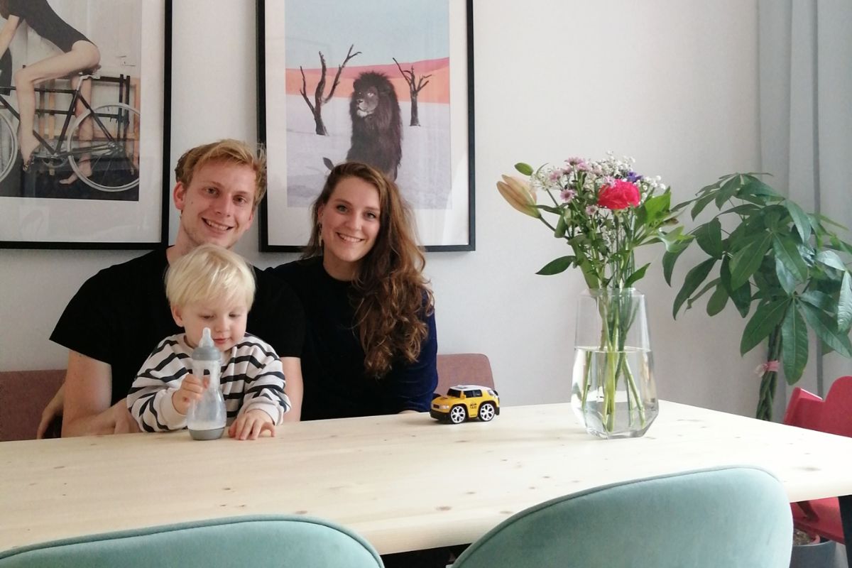 Binnenkijken bij het witte huis van Mirjam en Wouter: ‘De kleur op de muur verandert soms wekelijks’