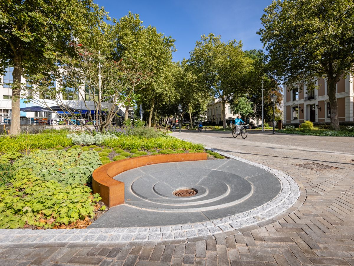 Het Stationsplein in Zwolle kan 650.000 liter water aan zo werkt deze