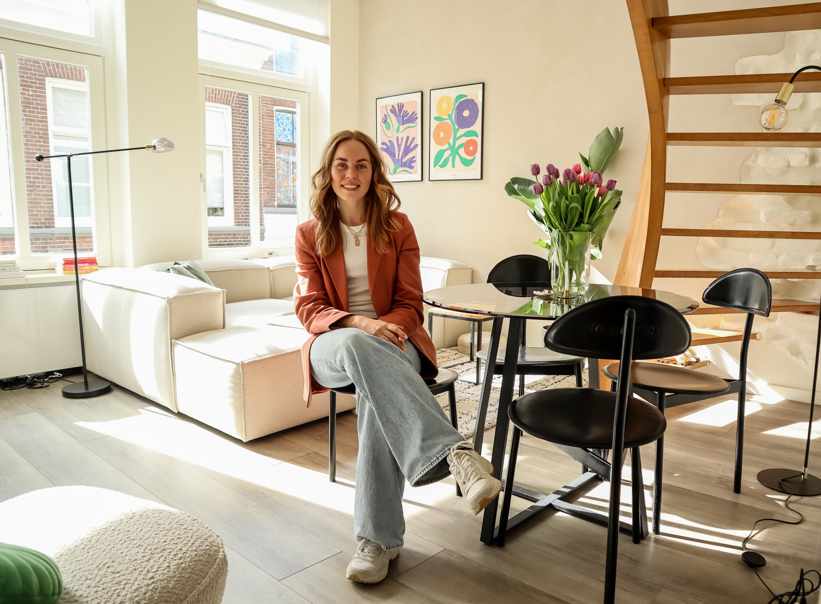 Binnenkijken! Laura woont naast de Peperbus in hartje Zwolle: ‘Ik moest strijden voor dit appartemen