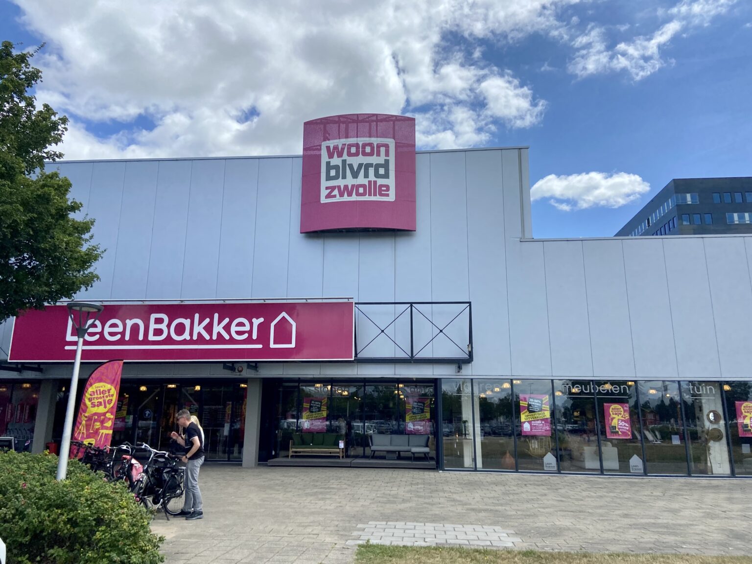 'Alles moet weg' Leen Bakker in Zwolle gaat dicht (en dit komt er voor