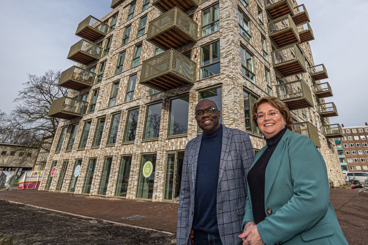 Van borrels tot koffiedrinken in deze nieuwe Zwolse horecazaak draaien