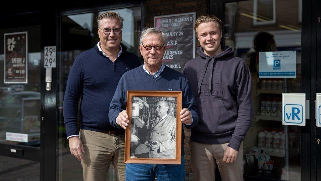 Heel even dicht, straks vernieuwd: dit gaat er gebeuren met Van Rossum IJzerhandel
