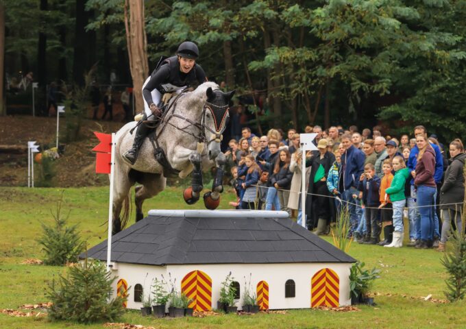 Een hindernis op de Molecaten Ruiterdag
