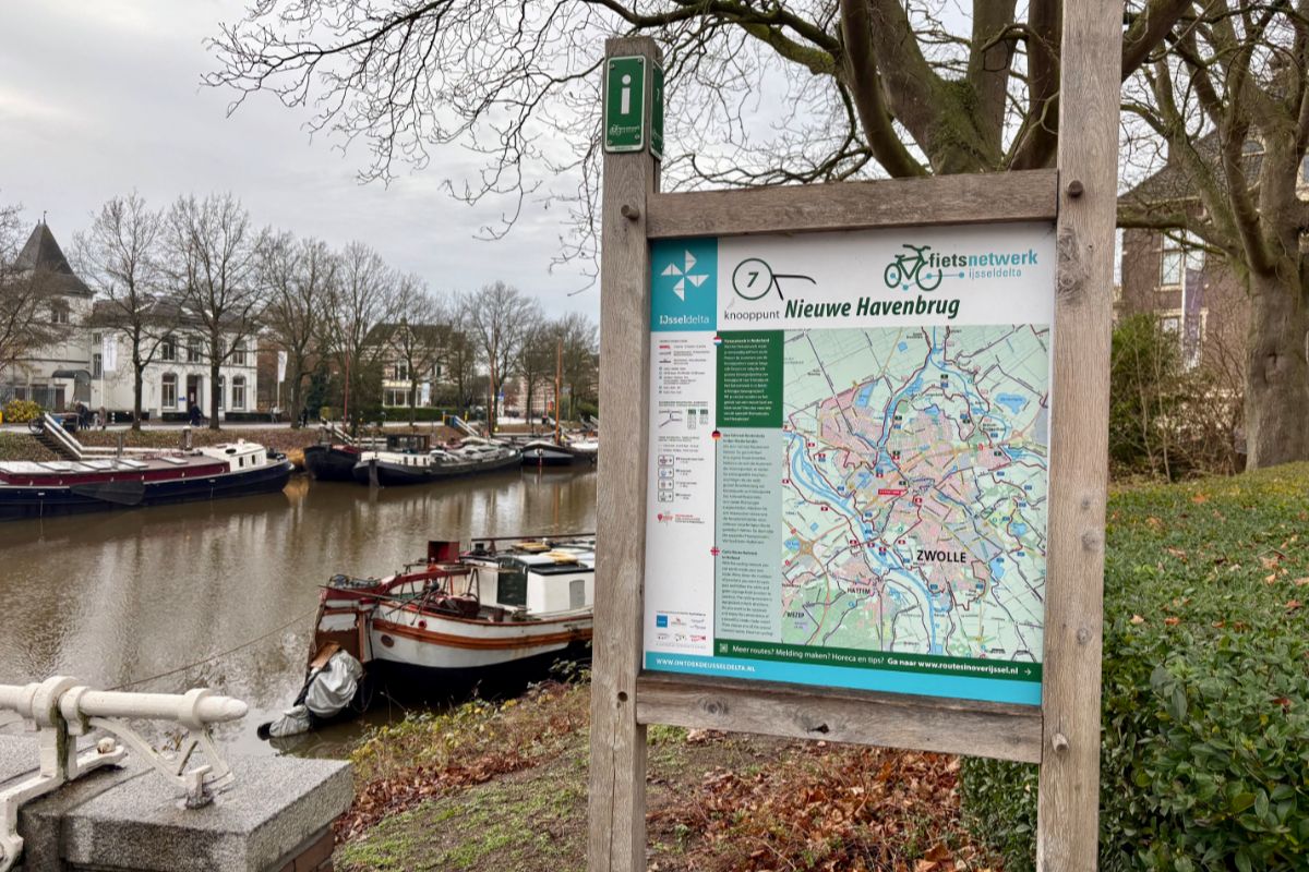 Mysterie opgelost: waarom er nog altijd van die stadsplattegronden in Zwolle staan